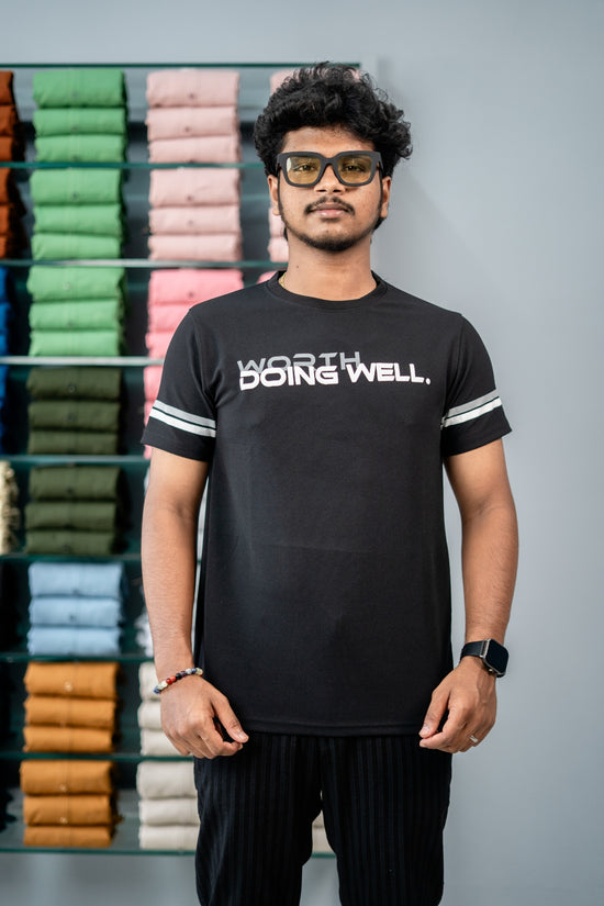 Short Sleeve Round Neck WORTH DOING WELL Printed Tshirt-Black