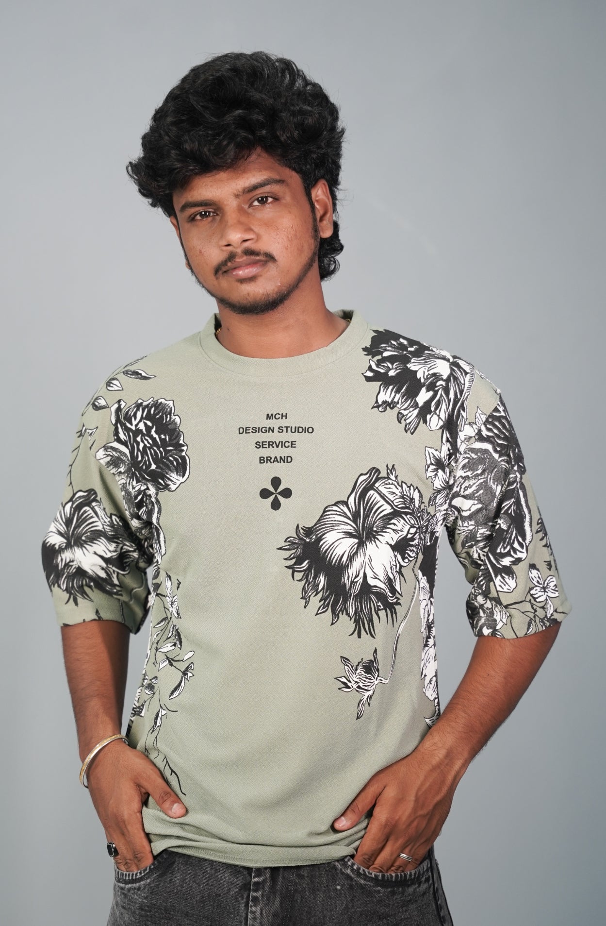 Five Sleeve Round Neck FLOWER Printed Mens Tshirt -   Pista Green