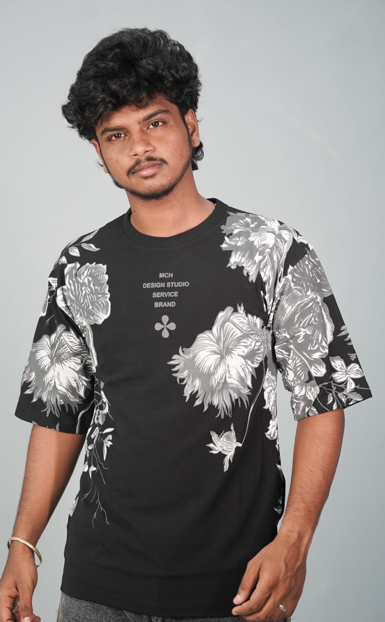Five Sleeve Round Neck FLOWER Printed Mens Tshirt - Black