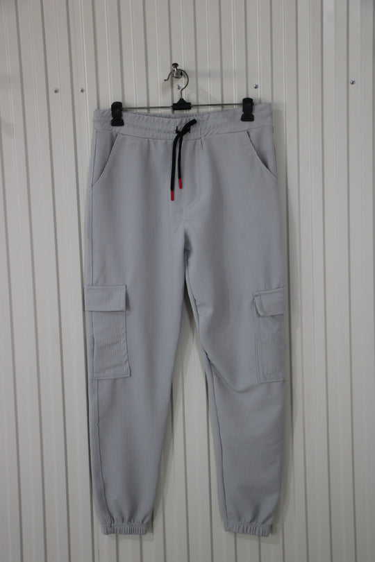 ATTRACTIVE MEN'S POPCORN CARGO TRACK PANT- LIGHT ASH – alternate view – 7MAN India