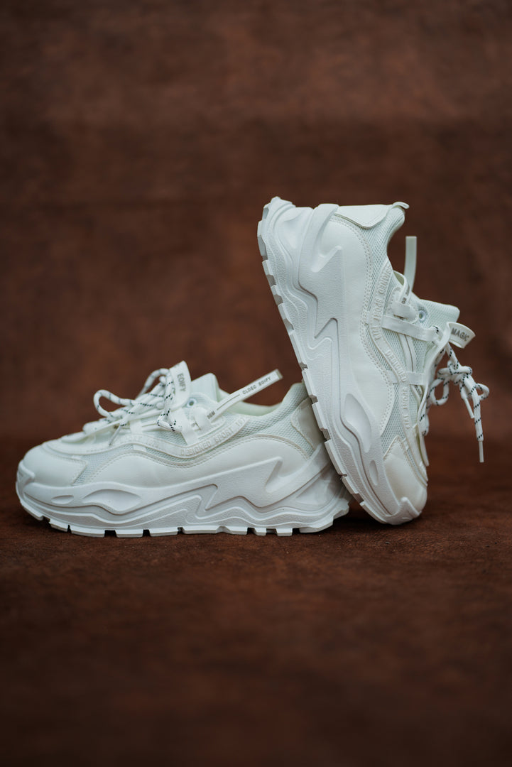 Stylish White Canvas Sneakers | Men’s Fashion Shoes Online-7 Man