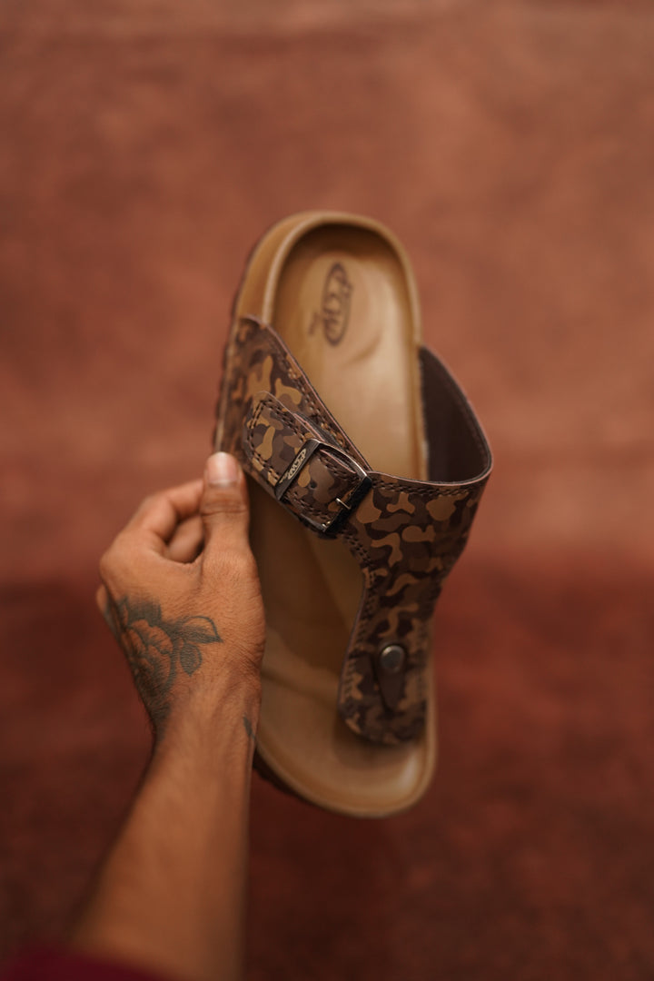 Men’s Brown Camouflage Buckle Sandals – Trendy & Durable Footwear