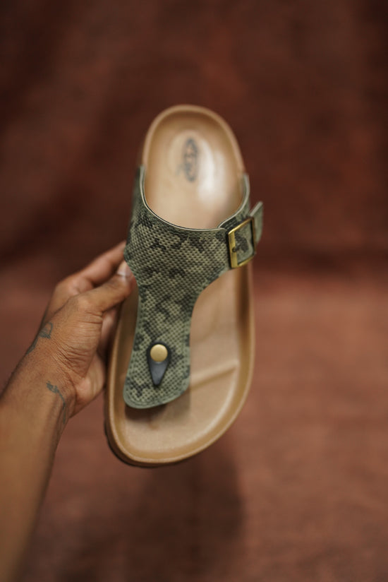 Men’s Green Camouflage Buckle Sandals – Trendy & Durable Footwear - Green