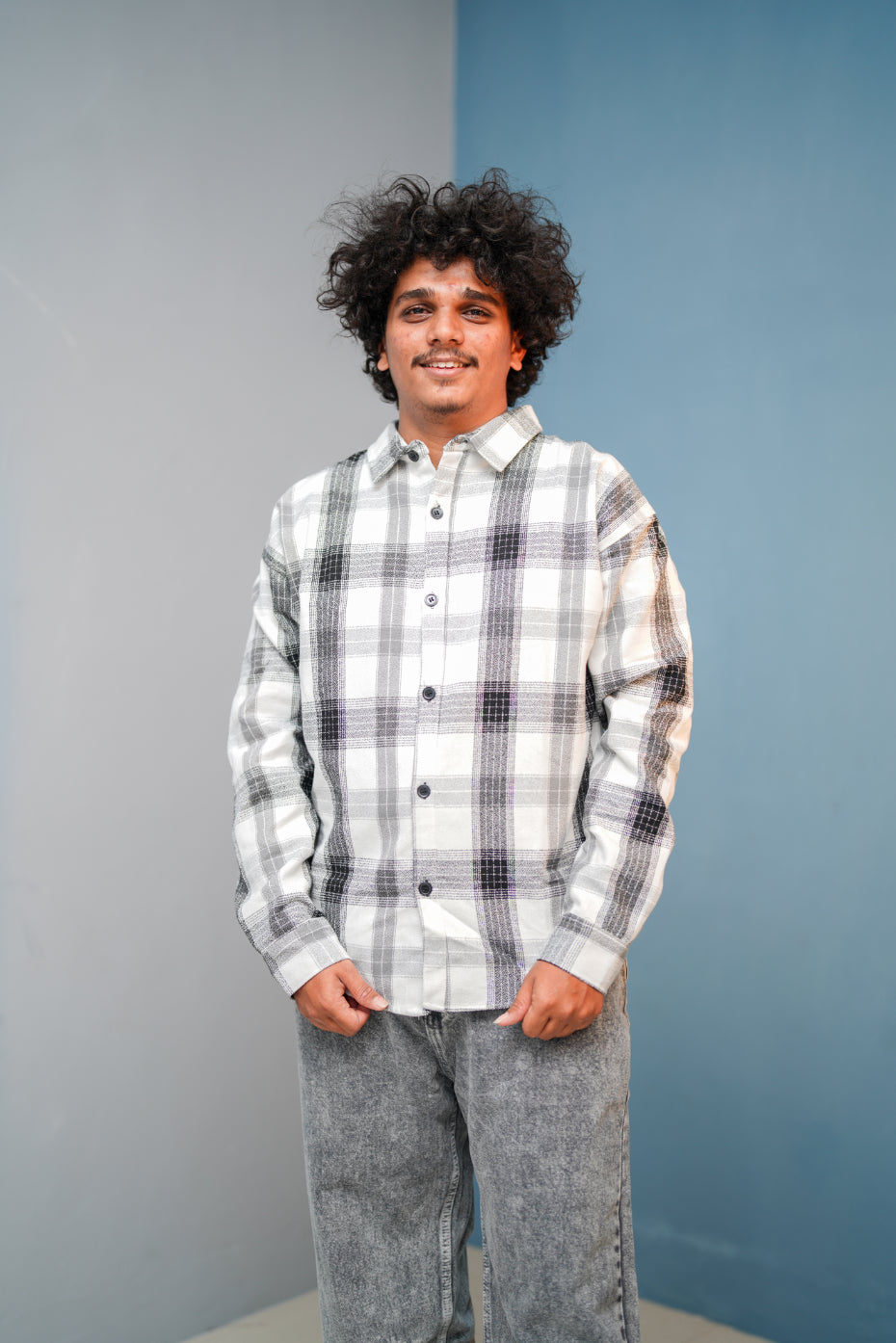 Mens SMALL Checked Full Sleeve Shirt  Trendy Casual Wear White mens trending streetwear India 7Man