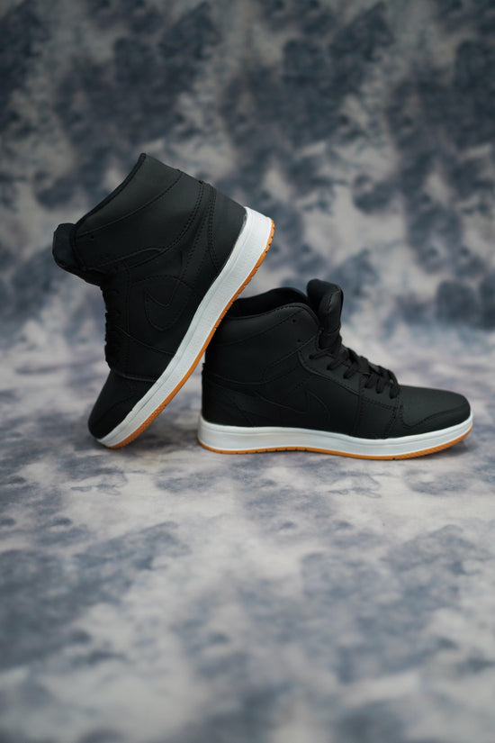 Best Black Sneakers for Men | Perfect for Casual Outfits-7 Man
