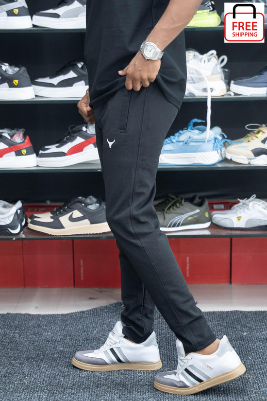 Men's Stylish Regular Fit Popcorn Cargo Track Pant - Black